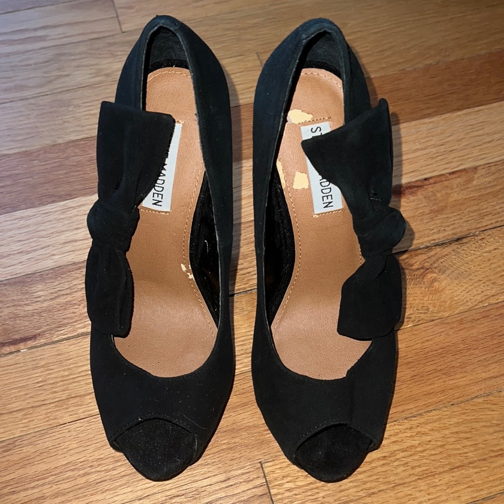 Black Suede Steve Madden platform pumps, Size8